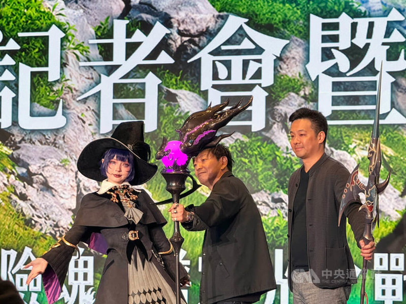 智寶國際今年3月發表與宇峻奧汀聯合取得日本史克威爾艾尼克斯(SQUARE ENIX)公司旗下著名遊戲「FFXIV」繁體中文版代理權利。圖右1為智寶國際董事長鄧橋。中央社記者何秀玲攝 114年4月23日
