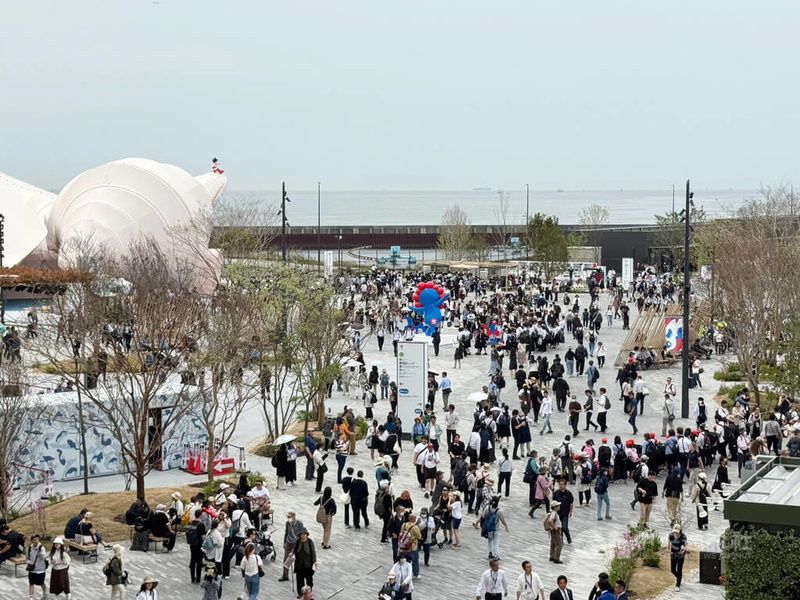 2025年世界博覽會主辦單位23日宣布,大阪世博自從4月13日開幕至今第11天,累計入場突破100萬人次。圖為4月22日世博會場西區的情形。中央社記者楊明珠大阪攝 114年4月23日
