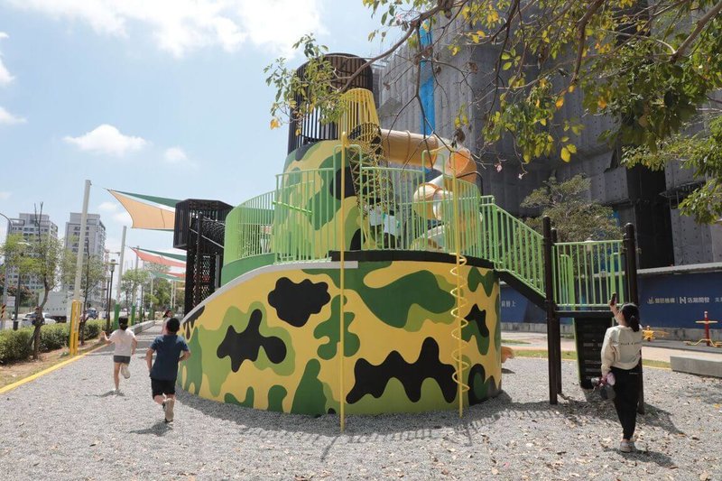 台南市東區精忠公園23日啟用,公園建置南台灣首座軍事元素特色遊戲場。(台南市政府提供)中央社記者張榮祥台南傳真 114年4月23日