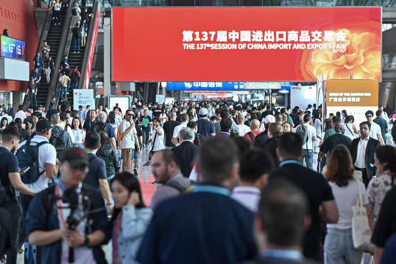 美中關稅戰下,有參加中國進出口商品交易會(廣交會)的中國外貿業者表示,試圖將原本外銷的產品轉內銷,但也面臨強烈市場競爭。圖為第137屆中國進出口商品交易會會場。(中新社提供)中央社 114年4月23日