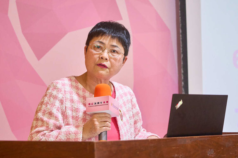 中華民國乳癌病友協會理事長黃淑芳(圖)23日呼籲中央政府醫療性凍卵補助盡快上路,她表示,試辦計畫也應同步考量醫院診療運作方式,建立友善轉介機制,讓病友在治療前即獲得完整資訊與資源協助。(中華民國乳癌病友協會提供)中央社記者陳婕翎傳真 114年4月23日