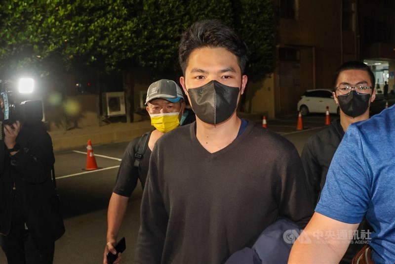 提議罷免召集人王昱人(中)。(中央社檔案照片)