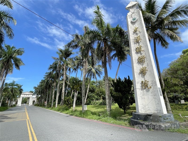 大漢技術學院預計114學年度停辦,教育部23日表示,預計剩下約100名左右學生,將依選填意願,安置到中國科技大學、佛光大學,並同意可採校外專班,在原校或花蓮適當場地上課。(中央社檔案照片)