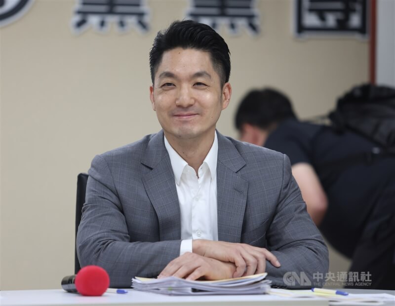台北市長蔣萬安(圖)23日赴台北市議會民進黨團說明重大法議案,會前與黨團進行意見溝通。中央社記者趙世勳攝 114年4月23日