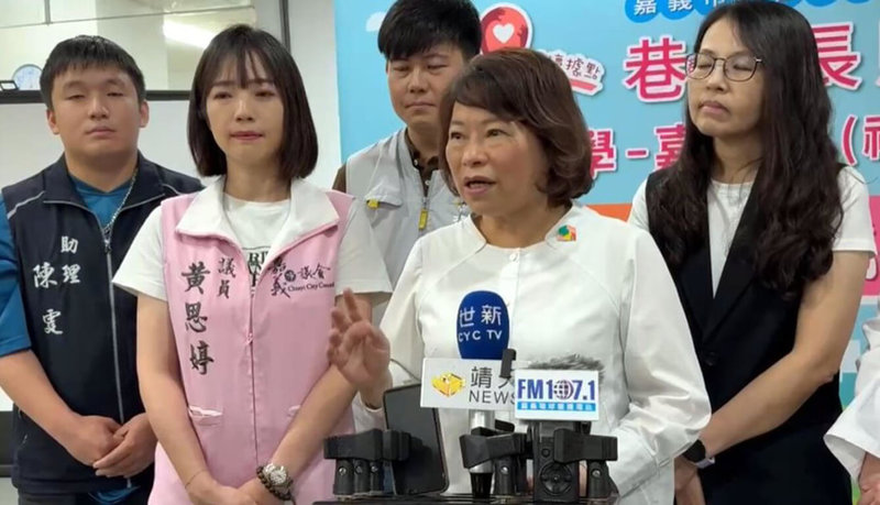 國民黨預計26日舉辦凱道集會活動。嘉義市長黃敏惠(右2)23日參與活動時被媒體詢問及會不會出席,她說,當天原本有既定行程,後來接到通知,就排開行程準備北上參與。(嘉義市政府提供)中央社記者黃國芳傳真 114年4月23日