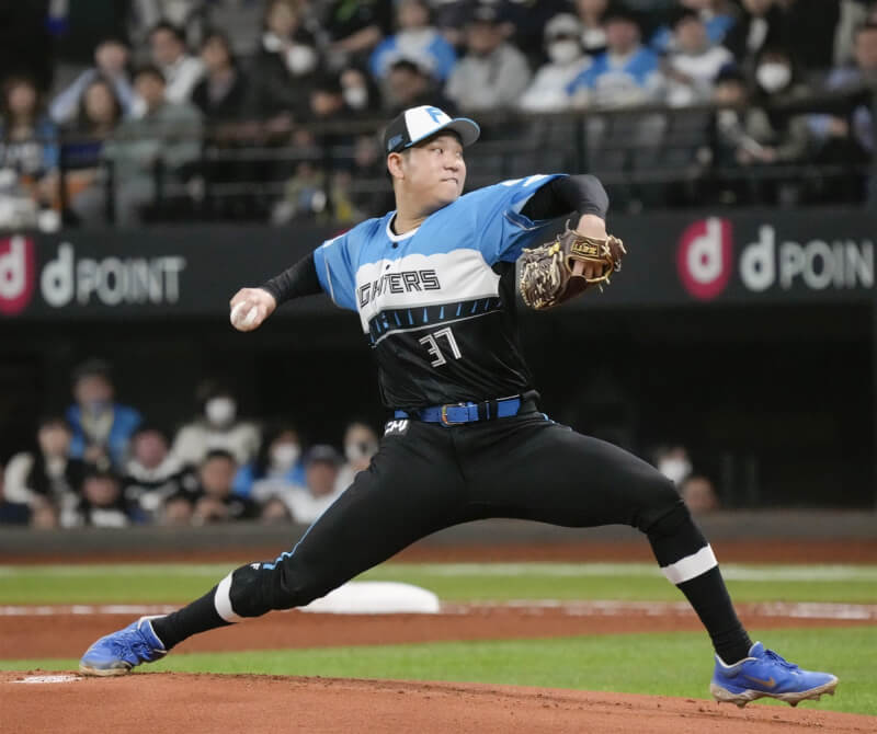日本職棒北海道日本火腿鬥士隊台灣投手古林睿煬23日一軍初登板先發。(共同社)