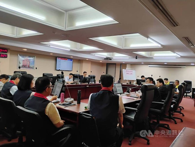 國民黨預計26日在凱道辦活動。台北市議會警政衛生委員會24日上午召開會議,台北市警察局表示,將規劃400名警力維護安全秩序,必視現場狀況滾動式調整,若有非主辦單位允許旗幟出現,會配合協助勸導。中央社記者劉建邦攝 114年4月24日