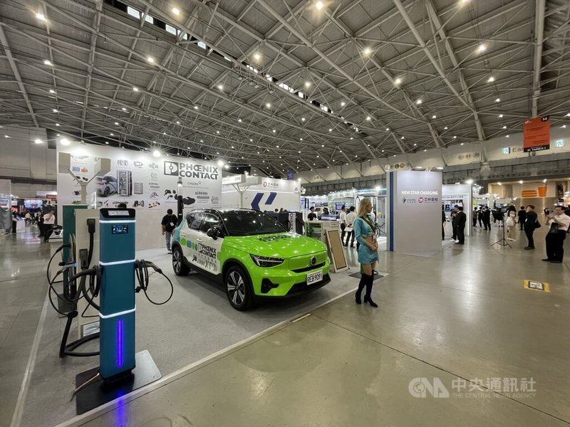 媒體24日報導美國總統川普正考慮豁免汽車製造商部分關稅,法人分析關稅變數有助車用售後維修件(AM)銷售,台廠可受惠。圖為台北汽機車零配件展現廠一隅。 中央社記者鍾榮峰攝 114年4月24日