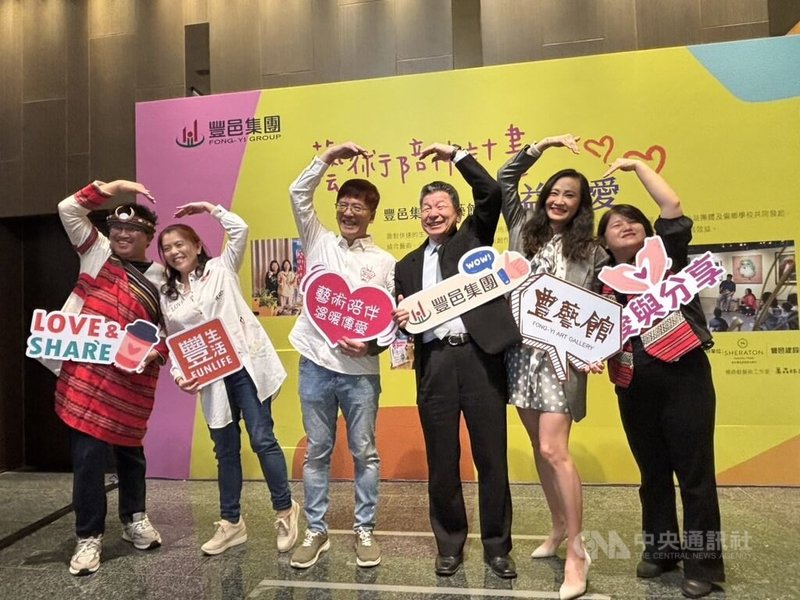 豐邑集團為新竹縣桃山國小提供藝術教學師資,校方24日表示,感謝公益協助,讓學生能有新的學習領域與訓練,提升對藝術素養與創造力。中央社記者郭宣彣攝 114年4月24日