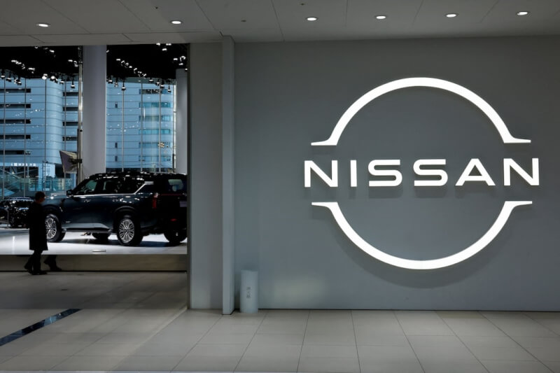 圖為日產汽車展示間。(路透社)