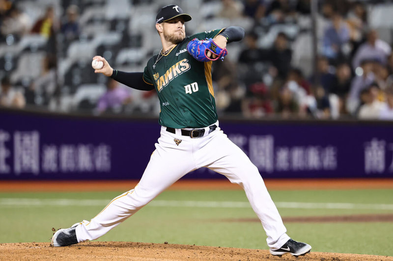 中華職棒台鋼雄鷹隊洋投後勁(Bradin Hagens)(圖)24日在台北大巨蛋登板先發對樂天桃猿隊,主投7局僅失1分,送出4次三振,助雄鷹以4比1拿勝。(台鋼雄鷹提供)中央社記者楊啟芳傳真 114年4月24日