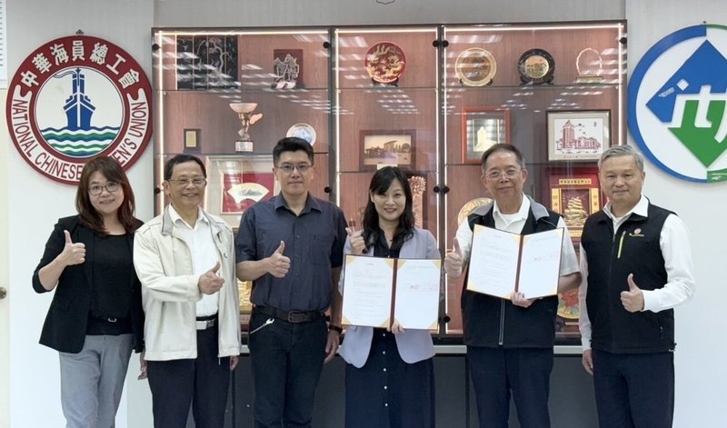 海上工作船員長期航行中可能面臨慢性病管理困難、緊急醫療資源不足等問題。台北醫學大學與中華海員總工會24日簽合作意向書,由北醫大體系提供遠距醫療照護服務。(北醫大提供)中央社記者許秩維傳真 114年4月24日