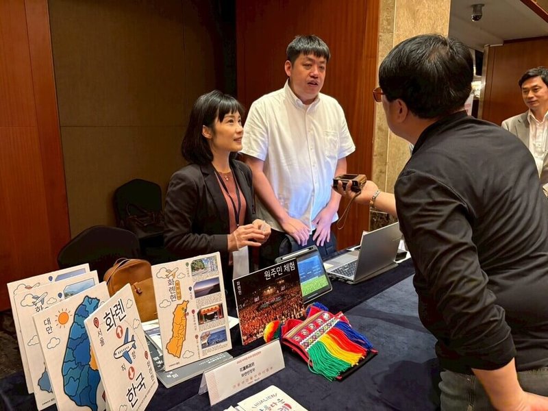 為拓展國際觀光市場,花蓮縣政府於4月17日至22日前往韓國參與觀光推廣活動,並與韓國航空公司洽談「花蓮-韓國直航」合作計畫。(花蓮縣政府提供)中央社記者張祈傳真 114年4月25日