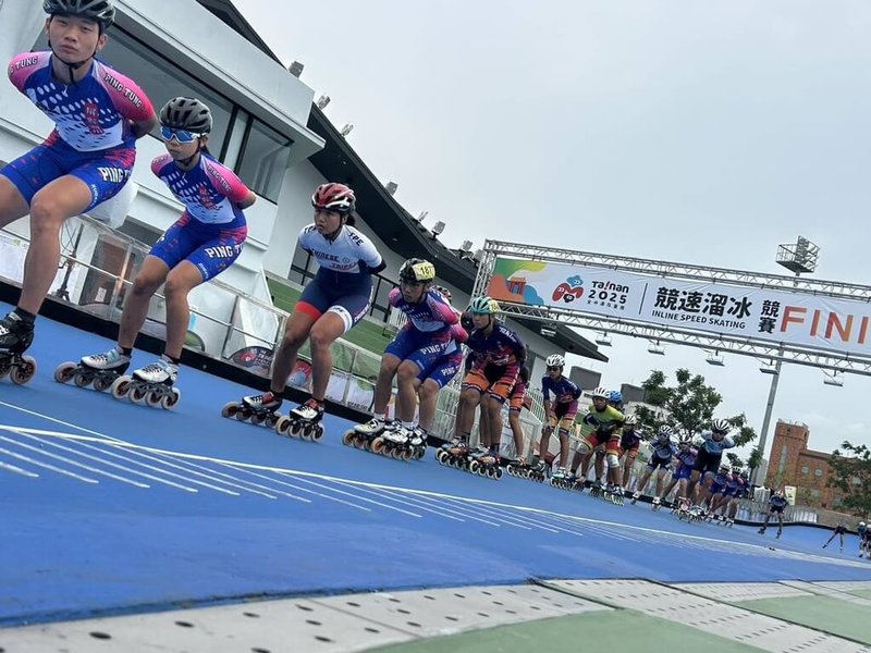 114年全國中等學校運動會落幕,屏東縣代表隊共獲81面獎牌,其中27面金牌創下參加全中運以來隊史最佳成績。圖為競速溜冰競賽。(屏東縣政府提供)中央社記者李卉婷傳真 114年4月25日
