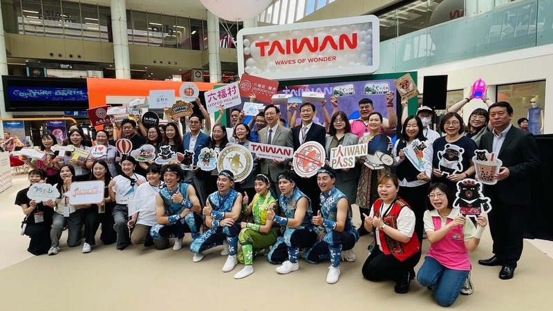 台灣旅展在新加坡登場,觀光署駐新加坡辦事處結合業者推出台灣旅遊資訊,以「來台灣喝一杯」為主題打造台灣館,吸引旅人嚐鮮台灣特色消暑聖品。(觀光署駐新加坡辦事處提供)中央社記者吳昇鴻新加坡傳真 114年4月25日