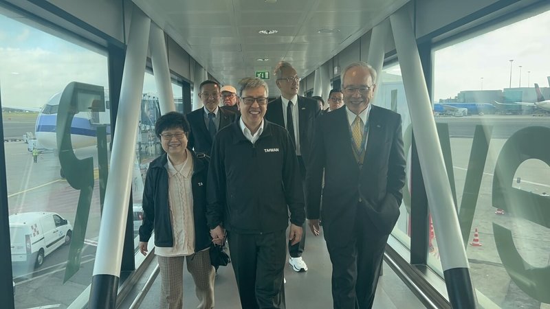 前副總統陳建仁(中)擔任台灣特使參加教宗方濟各喪禮,25日上午抵達羅馬。(駐教廷大使館提供)中央社記者黃雅詩梵蒂岡傳真 114年4月25日