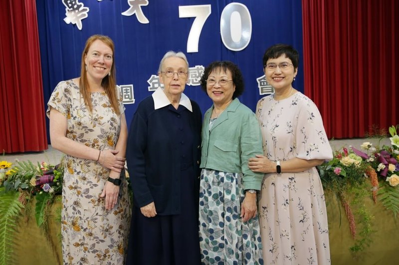 花蓮畢士大教養院照顧偏鄉身心障礙者,26日舉行70週年感恩會,現任董事長、宣教士吳憫文(左起)與前宣教士顧美玲、前院長溫秀娥及現任院長戴孟蓁到場共襄盛舉。(畢士大教養院提供)中央社記者張祈傳真 114年4月26日