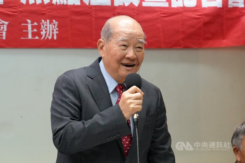 黃昆輝教授教育基金會26日舉辦高等教育座談,董事長黃昆輝(圖)指出,高教深耕計畫較注重「明星型」的卓越,長久下來容易形成好的越好、壞的越壞的「M型化」趨勢。中央社記者陳至中台北攝 114年4月26日