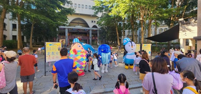新北市教育局修正公布「新北市公立國民中小學學區劃分及調整作業要點」,考量額滿學校所在區域通常為發展迅速的新興社區,為避免排擠鄰近新社區學生就學權益,未來額滿學校將以不新增學區為原則。(新北市教育局提供)中央社記者王鴻國傳真 114年4月27日