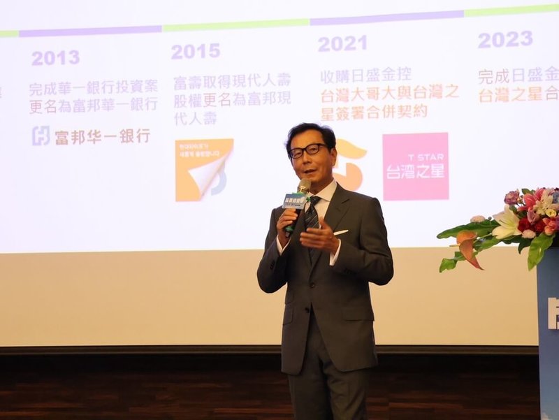 富邦集團董事長蔡明忠(圖)在東海大學開課,25日課堂上,蔡明忠分享富邦的治理思維與風險管理邏輯,更坦率回顧過往面對風暴的掙扎與反思。(東海大學提供)中央社記者趙麗妍傳真 114年4月28日