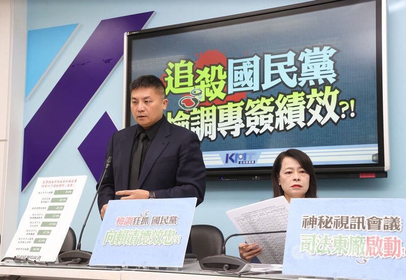 國民黨立法院黨團28日在黨團記者室舉行「追殺國民黨 成檢調專簽績效?!」記者會,黨籍立委吳宗憲(左)、許宇甄(右)出席,批司法東廠啟動。中央社記者謝佳璋攝 114年4月28日