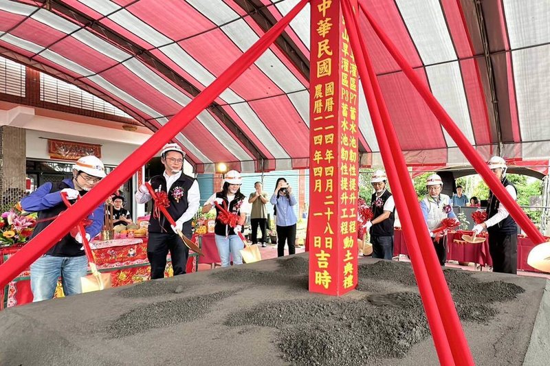南投縣名間鄉公所28日舉行八卦山旱灌區P3、P7蓄水池韌性提升工程動土典禮,名間鄉長陳翰立(前左2)等人出席執鏟,工程將強化八卦山旱灌系統供水效益。(名間鄉公所提供)中央社記者蕭博陽南投縣傳真 114年4月28日