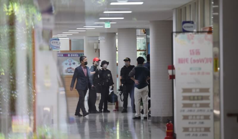 韓國清州1所高中28日發生持刀攻擊事件,1名教師在內的6人受傷,其中3人重傷。(韓聯社)