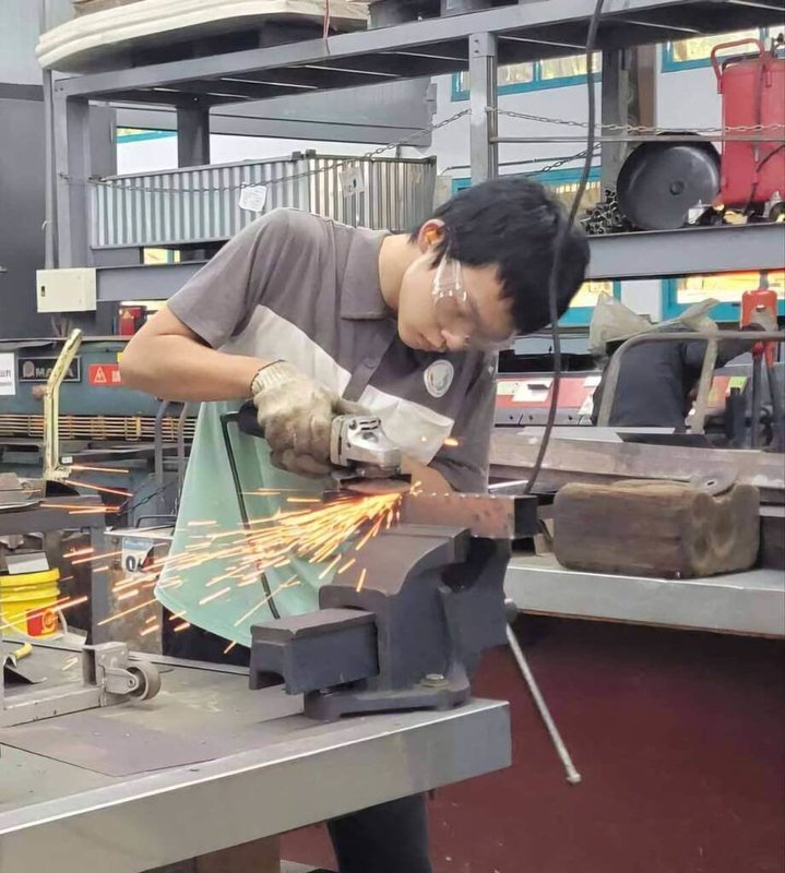 勞動部勞動力發展署中彰投分署28日公布，今年「產攜2.0計畫─產學訓專班」開始招生，預計招收276名學員。圖為學員受訓情形，結訓後技術深受業界肯定。（中彰投分署提供）中央社記者郝雪卿傳真  114年4月28日