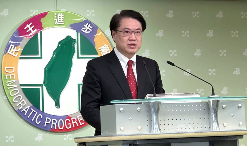 民進黨秘書長林右昌(圖)29日表示國民黨部被搜,是因為違法作弊抄名冊假連署,這是涉及系統性的組織犯罪行為。中央社記者葉素萍攝 114年4月29日