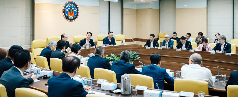 因應美國關稅衝擊,交通部今天邀請業者進行座談,觀光署提出延長消費金抽獎活動等8大作為措施。(觀光署提供)中央社記者余曉涵傳真 114年4月29日