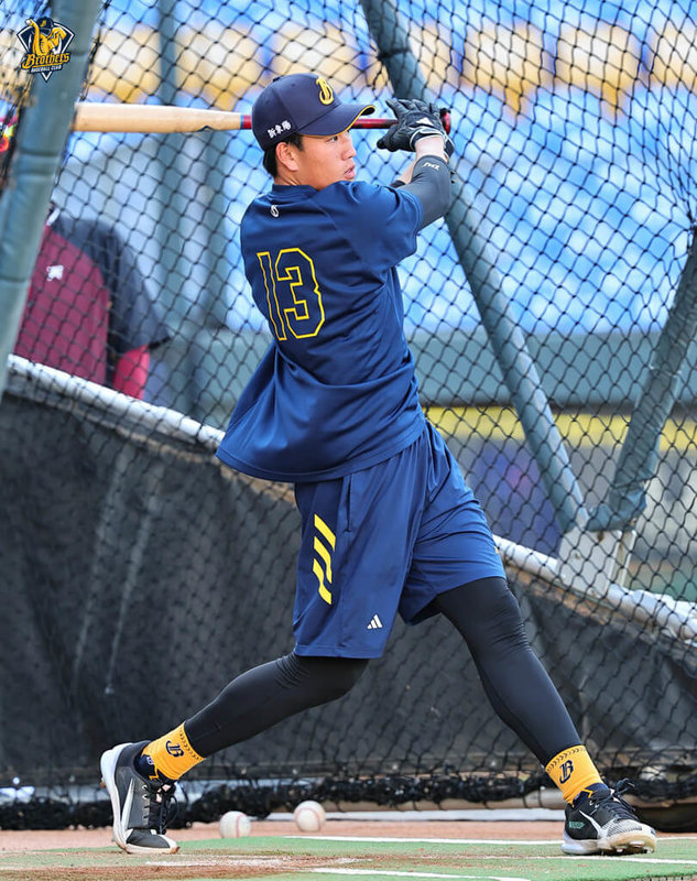 中職中信兄弟隊外野傷兵，29日拉上去年選秀首輪選進19歲外野手許庭綸（圖）上一軍、板凳待命，另外也將黃鈞麟升上一軍。（中信兄弟提供）中央社記者謝靜雯傳真 114年4月29日