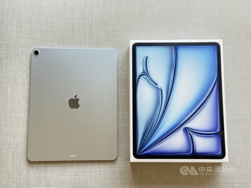 蘋果公司搭載M3自研晶片的iPad Air平板電腦近期在台灣開賣,機身採用100%再生鋁金屬製成。中央社記者吳家豪攝 114年4月30日