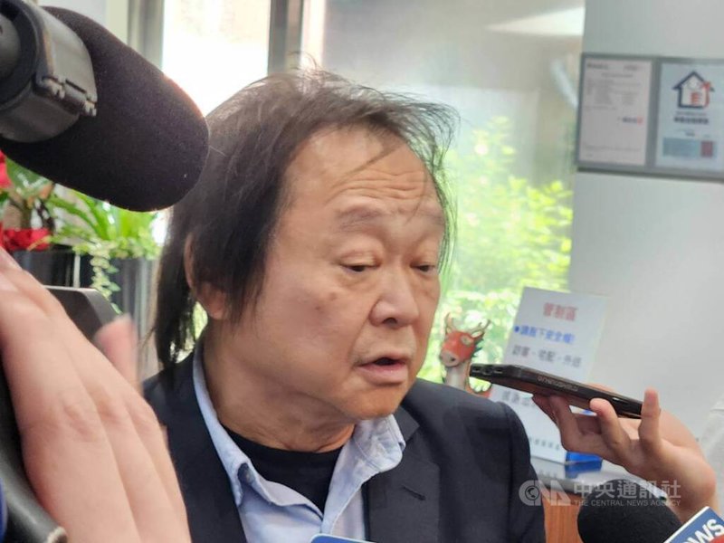 民進黨立委王世堅(圖)30日在民進黨中常會前受訪。中央社記者葉素萍攝 114年4月30日