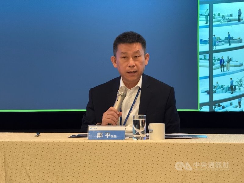 台達電30日召開法說會,董事長鄭平表示,AI動能還不錯,加上對等關稅豁免90天,客戶加緊拉貨,預估台達電第2季營運會比第1季成長,但市場變化太快,第3、第4季不知道。中央社記者曾仁凱攝 114年4月30日