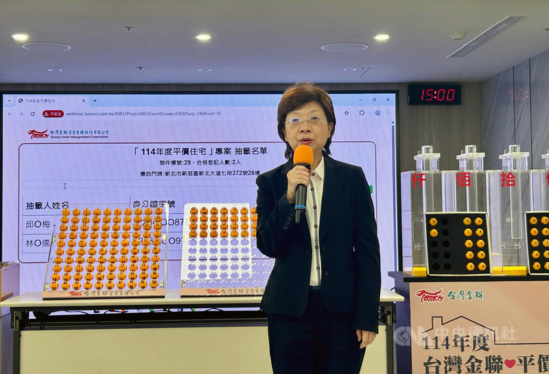 台灣金聯董事長宮文萍(圖)30日表示,央行第7波信用管制與美國對等關稅政策等因素,對台灣房市稍有衝擊,不過今年的平價住宅銷售率達86%,顯示台灣金聯推出的價格確實實惠。中央社記者羅元駿攝 114年4月30日