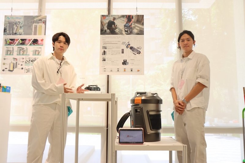 台北科技大學工業設計系近日舉行畢業展,學生為室內裝修師傅設計無塵水泥攪拌機「DP-Pro」,透過封閉式攪拌、有效過濾粉塵,降低肺部疾病及眼睛傷害,打造安全友善的工作設備。(北科大提供)中央社記者許秩維傳真 114年4月30日
