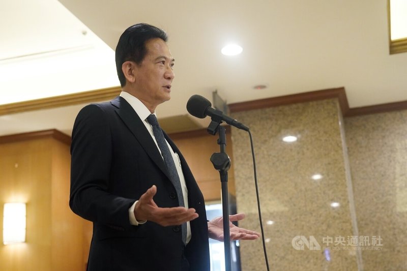 民進黨台南市長尚未提名,布局許久的民進黨立委林俊憲(圖)與陳亭妃隔空交鋒成為媒體關注焦點。林俊憲30日在立法院受訪時再度質疑陳亭妃藉國民黨力量打擊黨內同志。中央社記者徐肇昌攝 114年4月30日