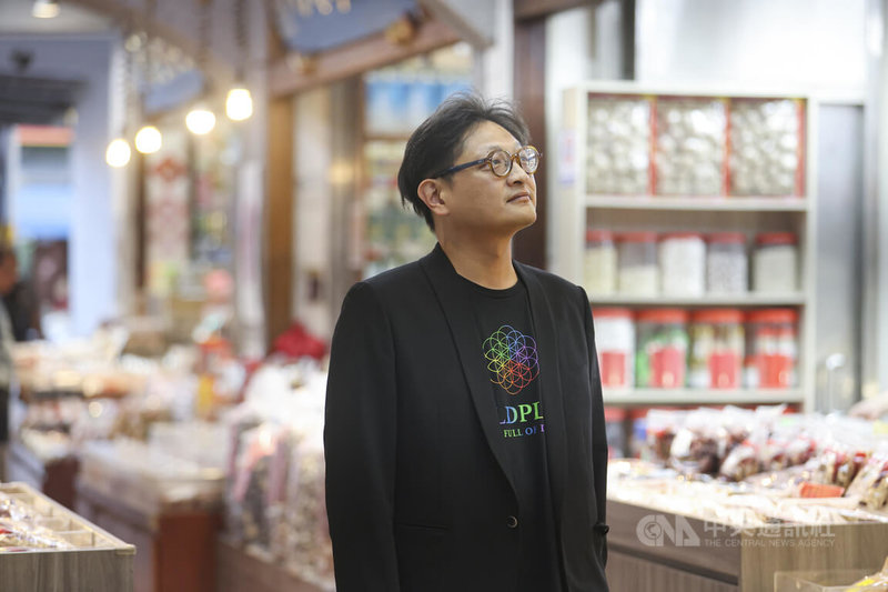 大稻埕創意街區發展協會副理事長、台北霞海城隍廟文宣長吳孟寰(圖)期許自己能像月老,串聯更多人事物走進大稻埕。中央社記者鄭清元攝 114年4月30日