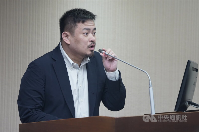 勞動部長洪申翰30日列席立法院社會福利及衛生環境委員會,針對「五一勞動節前夕,我國勞工職場預防職業災害及場(廠)墜落事故之檢討與精進作為」進行專題報告並備質詢。中央社記者徐肇昌攝 114年4月30日