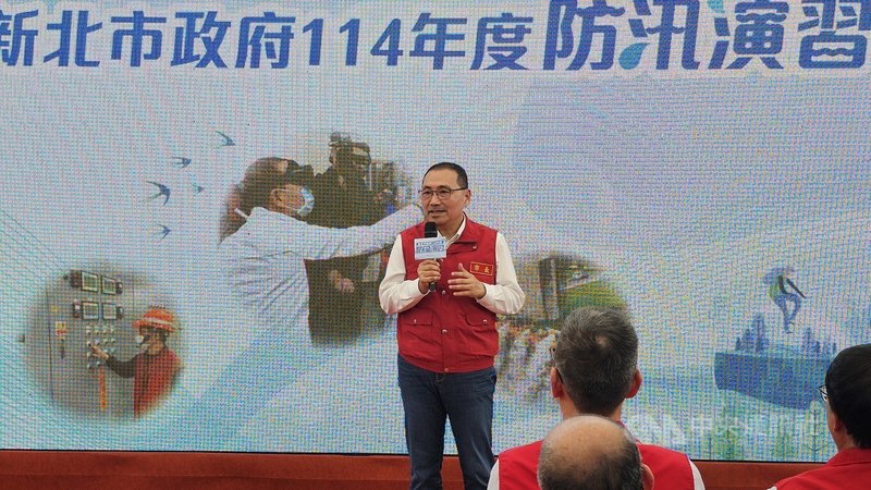 新北市長侯友宜30日表示,AI科技已應用在整個防災系統,他已要求水利局透過AI,建構出用一支手機就能掌握所有情形,以及避免出現人工誤判的水情系統。中央社記者王鴻國攝 114年4月30日