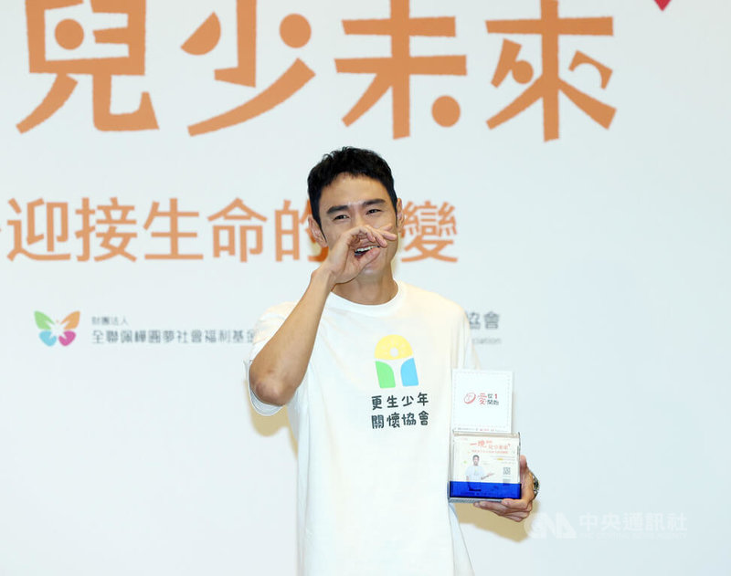 金馬影帝阮經天(圖)30日擔任逆境兒少重返社會的公益大使並出席記者會,他受訪表示,平時就會做公益,但不想透露金額,「講出來有點怪怪的,不太自然」。中央社記者郭日曉攝 114年4月30日