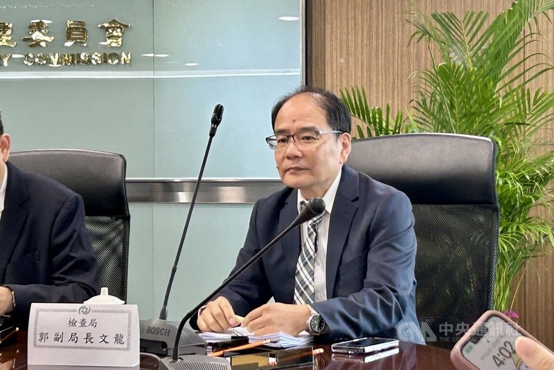 金管會檢查局副局長郭文龍(圖)1日在例行記者會表示,今年將全面擴大金融檢查12家虛擬資產業務(VASP)業者,並以防制洗錢、打擊資恐、反武器擴散、消費者保護與防制詐騙措施為重點。中央社記者羅元駿攝 114年5月1日