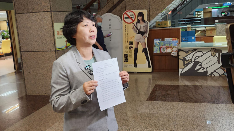 推動罷免民進黨籍基隆市議員鄭文婷(圖)團隊涉偽造文書,鄭文婷案領銜人紀文荃遭收押。鄭文婷1日向法院聲請「定暫時狀態處分」,盼暫停正在進行罷免她的程序,待刑案偵查有結果後再續行。(鄭文婷提供)中央社記者沈如峰基隆傳真 114年5月1日