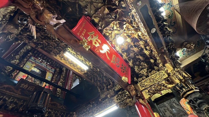 苗栗縣通霄鎮白沙屯拱天宮媽祖進香1日深夜將起駕,總統賴清德晚間前往參香並為所贈牌匾「拱昭天佑」揭幕。(民眾提供)中央社記者管瑞平傳真 114年5月1日