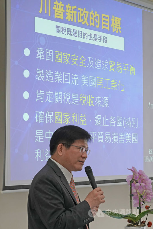 外交部長林佳龍1日於「台灣、美國、東協印太合作艦隊:AI與半導體產業前瞻論壇」演說時表示,非紅供應鏈則可以打造「台美聯合艦隊」,台灣投資美國隊、美國投資台灣隊的雙向模式。中央社記者楊堯茹攝 114年5月1日