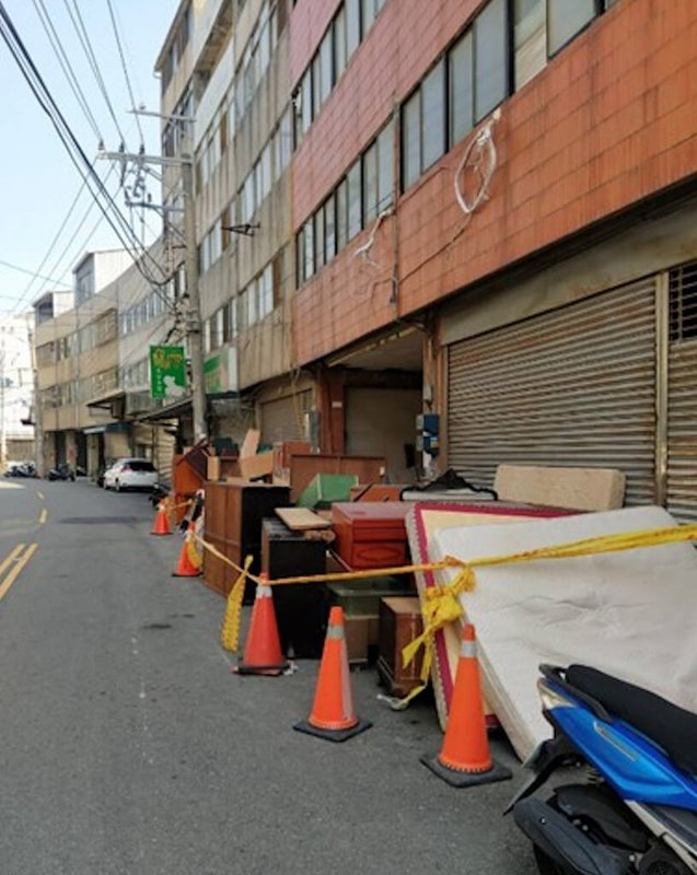台中市清水區中興街老舊建築物日前發生塌陷事件,都發局將自5日起展開建物封閉作業,1日呼籲住戶或建築物所權人仍有生活物品未搬離,應在4日前入內取物。(台中市政府提供)中央社記者趙麗妍傳真 114年5月1日