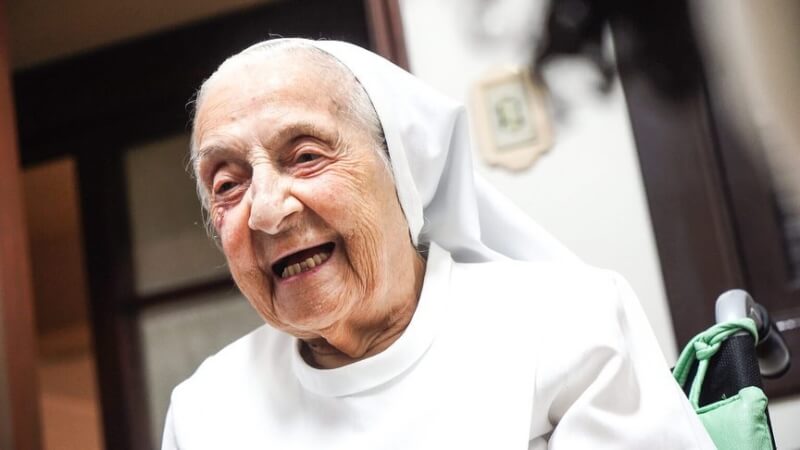 全球最高齡人瑞、修女魯卡斯4月30日辭世,享壽116歲。(圖取自instagram.com/longeviquest)