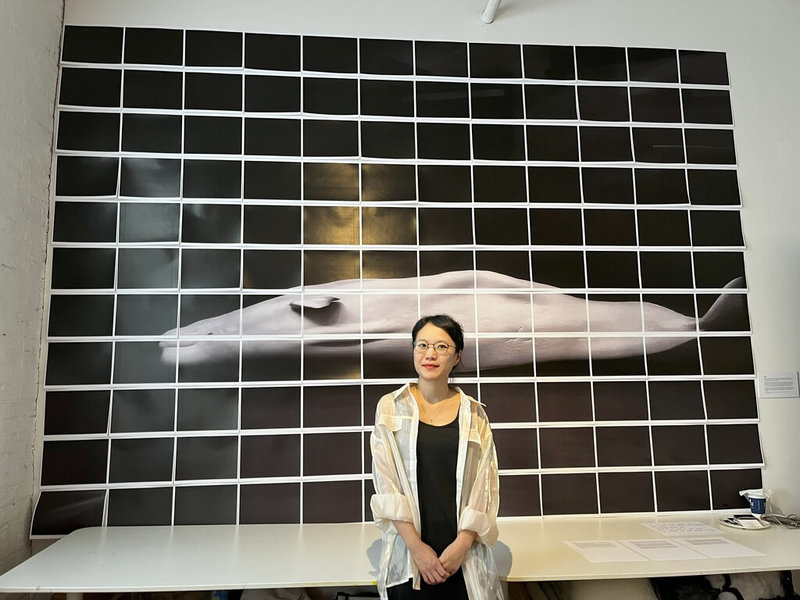 台灣藝術家自3月起在紐約展開駐村創作,徐思穎以屏東海洋生物博物館僅存的白鯨「天使」為出發點,探討遷徙、圈養與生態倫理。(駐紐約台北文化中心提供)中央社記者廖漢原紐約傳真 114年5月2日