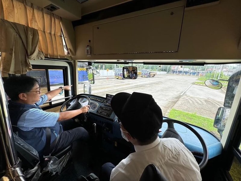 桃園市政府交通局將透過跨局處協力且展開宣傳與媒合,啟動招募僑生參與公車駕駛培訓計畫。(交通局提供)中央社記者葉臻傳真 114年5月2日