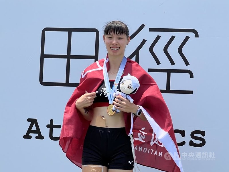 過去全中運國三、高三都拿下女子400公尺跨欄金牌的鍾欣儒,在大三這一年參加114年全國大專校院運動會也延續傳統,2日決賽跑出生涯最佳成績,為台師大添得1面金牌。中央社記者黃巧雯攝 114年5月2日